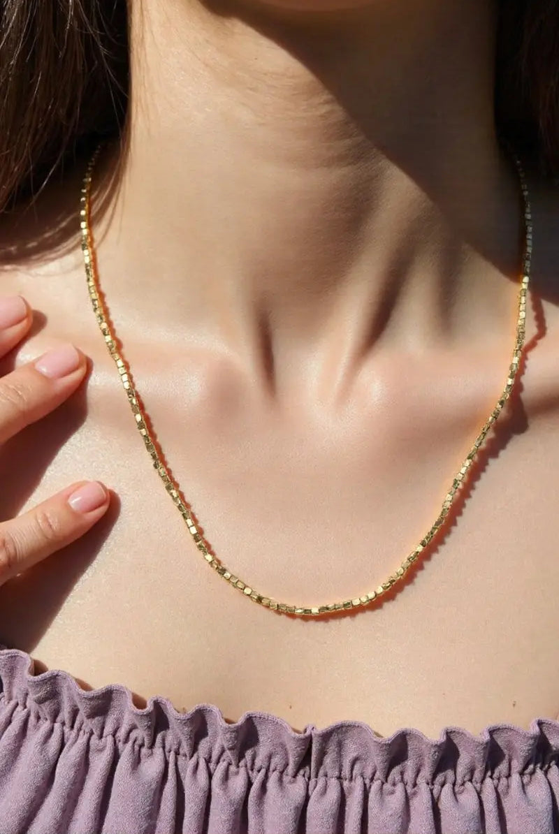 Venus Necklace in Gold – Celestial-Inspired Pendant for a Chic Look