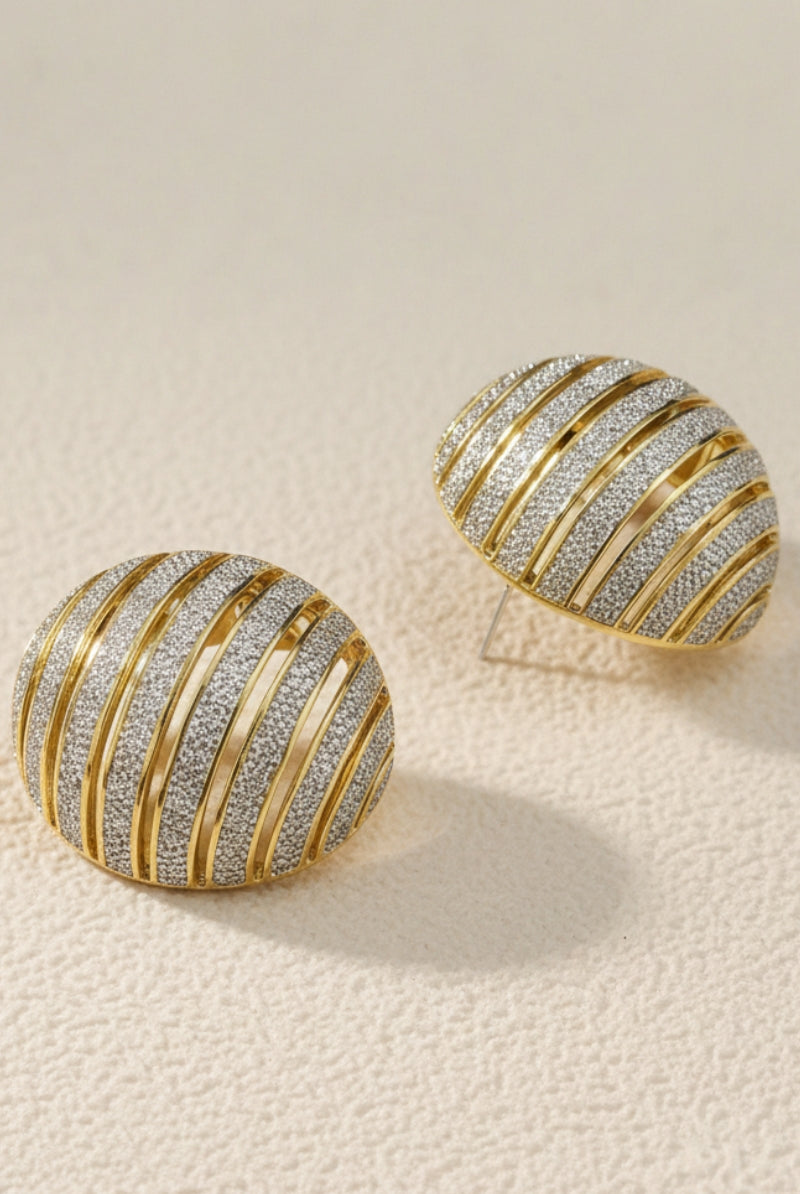 Chunky ribbed two-tone gold and silver dome earrings, mixed metal jewelry trend 2026.