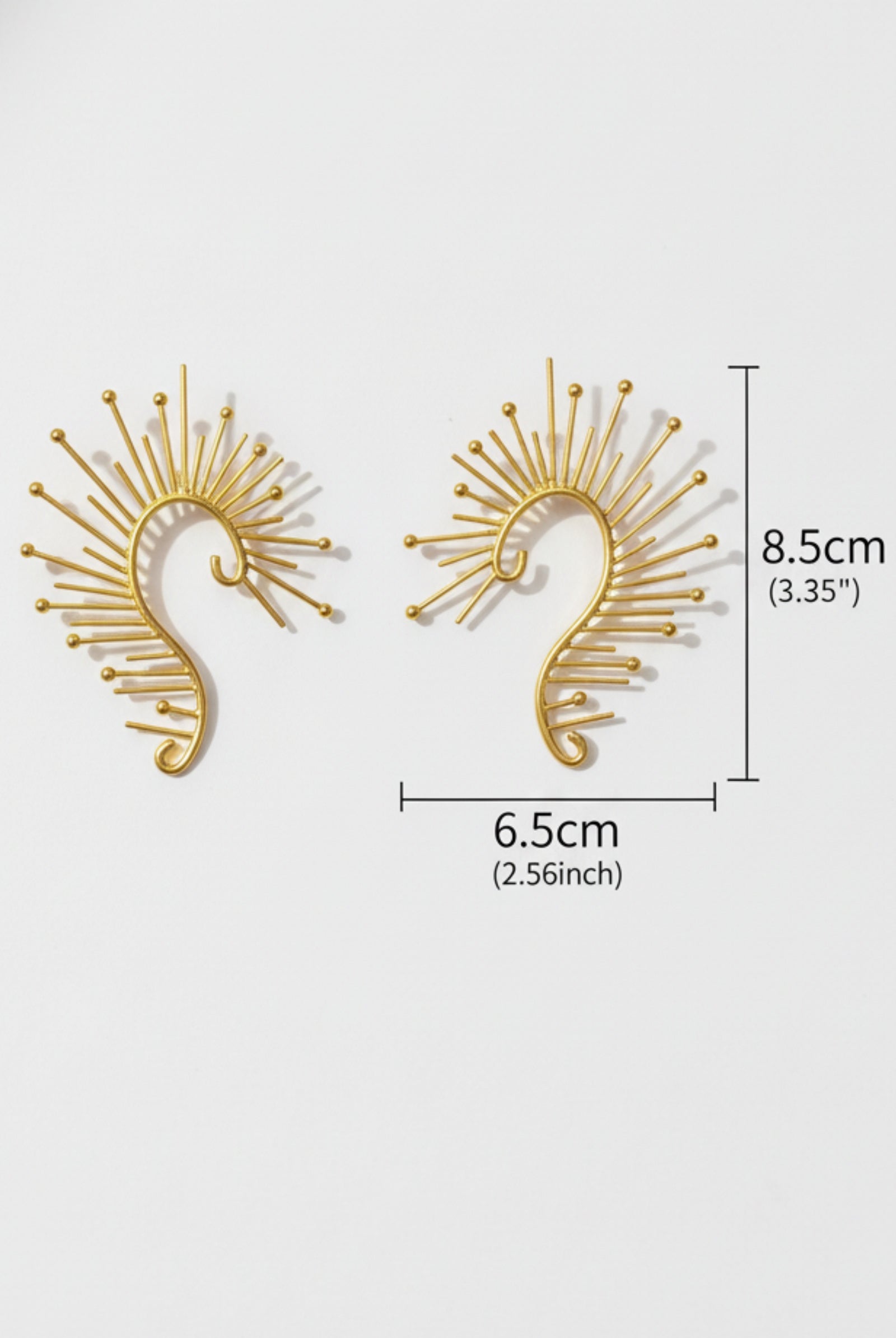8.5cm oversized gold spiked earrings dimensions, abstract s-shape sun rays earrings, sculptural jewelry front view.