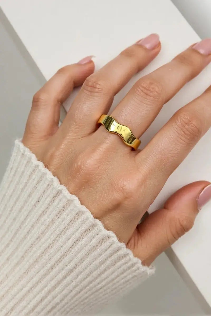 Silhouette Ring